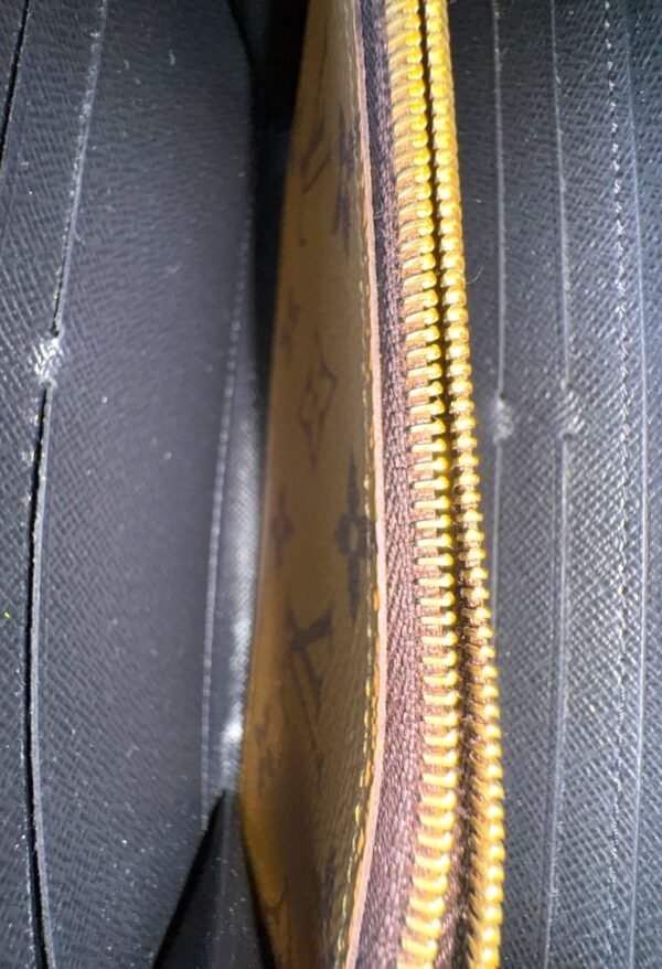 LOUIS VUITTON – CLÉMENCE WALLET - Image 4
